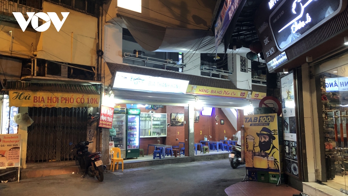 Hanoi food outlets left deserted amid COVID-19 fears
